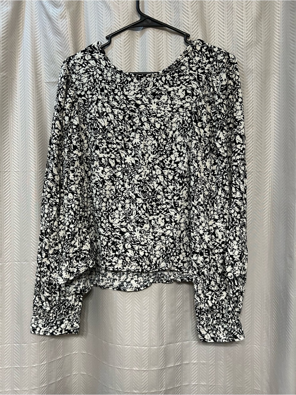 Melrose and Market Black & White Floral Long-Sleeve Top